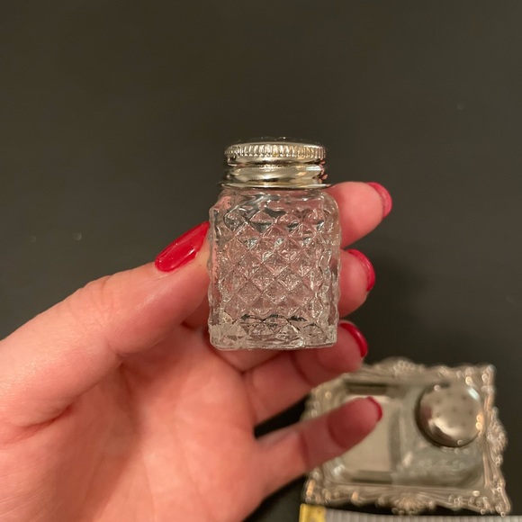Fairy Brand | Vintage Crystal Silver Plated Salt & Pepper Mini Shakers - Picture 10 of 10
